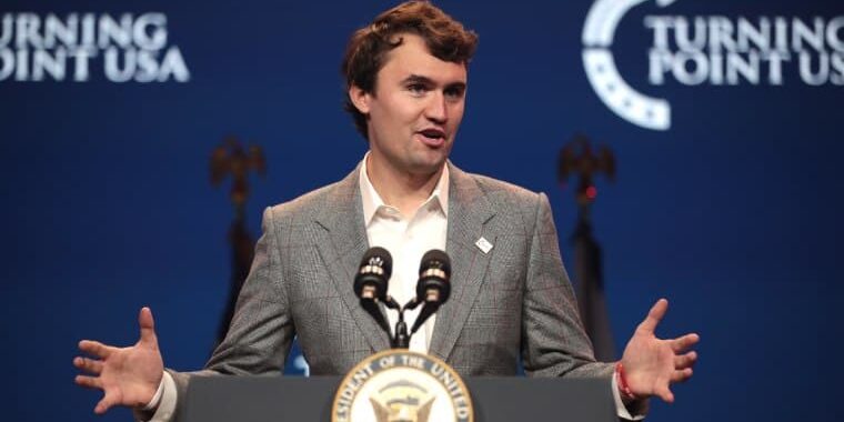 Rechtsradikaler Aktivist Charlie Kirk spricht auf einer Veranstaltung der extrem rechten Organisation Turning Point US.